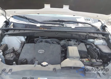 2019 Toyota Highlander Le z USA, uszkodzony, nr VIN 5TDZZRFH4KS355848